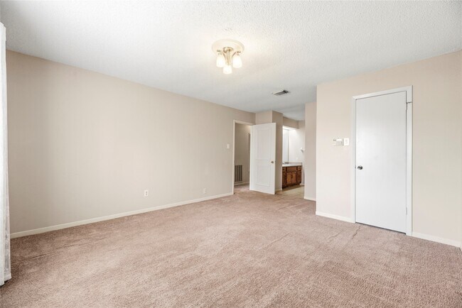 Building Photo - 21431 Park Bend Dr