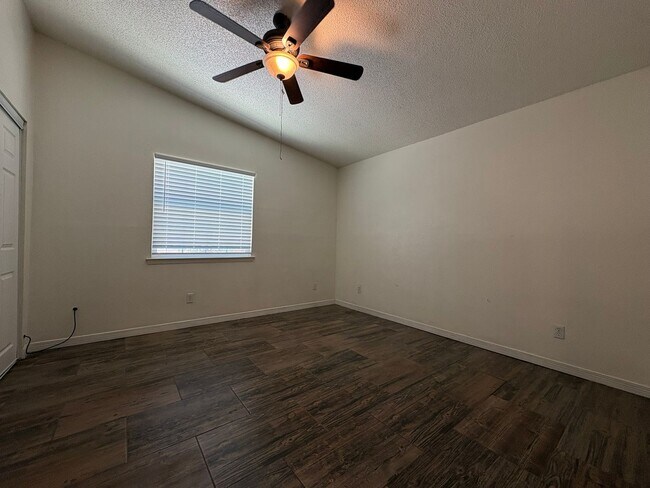 Building Photo - Lower valley duplex for rent