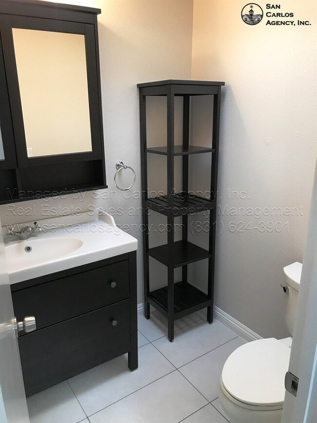 Building Photo - Spacious & Updated 2 Bed Downtown Monterey...