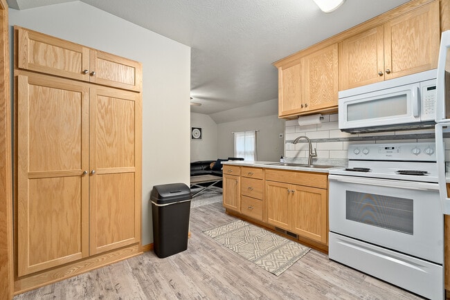 Building Photo - 2517 S Duluth Ave