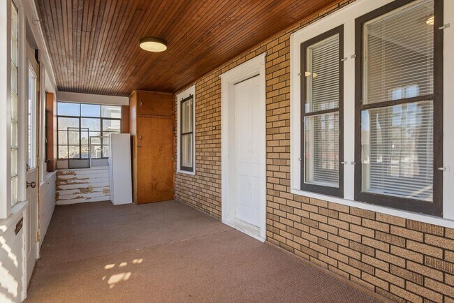 Building Photo - Beautiful, Remodeled Onalaska HOME for Rent!