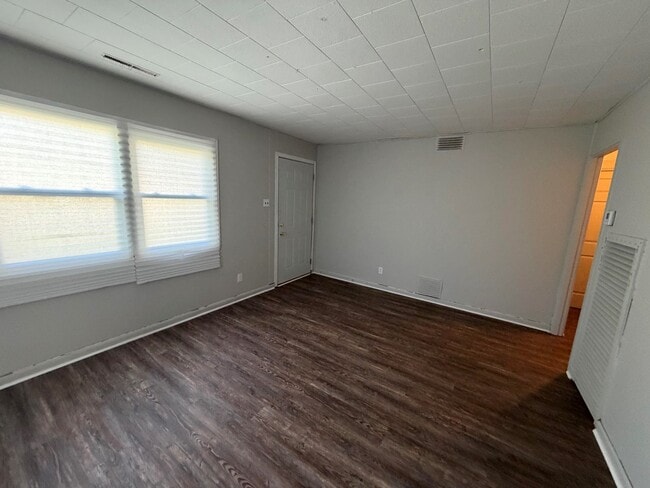 Building Photo - 217 Edwards-