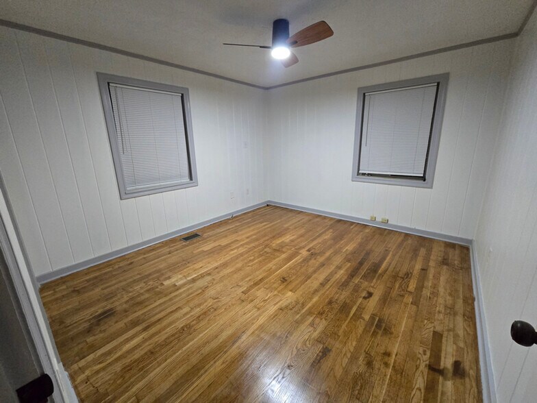 Building Photo - 4352 Ridgewood Cir