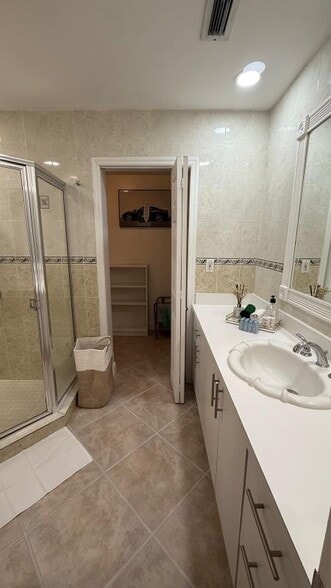 Building Photo - 1931 Mayo St