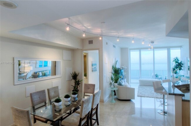 Building Photo - 100 South Pointe Dr