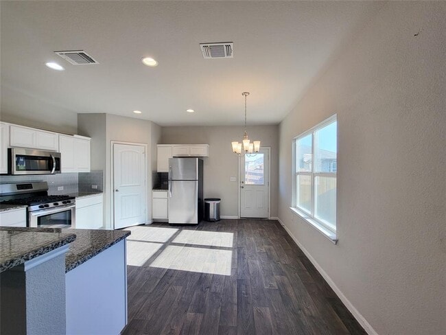 Building Photo - 13925 Heywood Dr