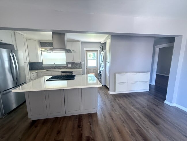 Building Photo - Charming Del Aire Home with A/C, Huge Backyard & Modern Upgrades!