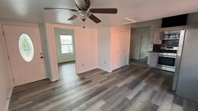 Building Photo - 1004 Minutemen Dr