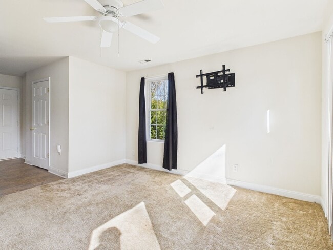 Building Photo - 2102 Brockway Ln