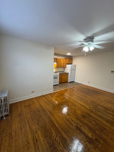 Building Photo - 4956 S Prairie Ave