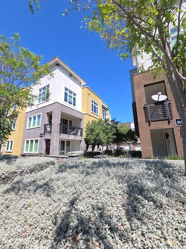 Building Photo - Beautiful 2 Bedroom 2 Bath Townhome in Dublin