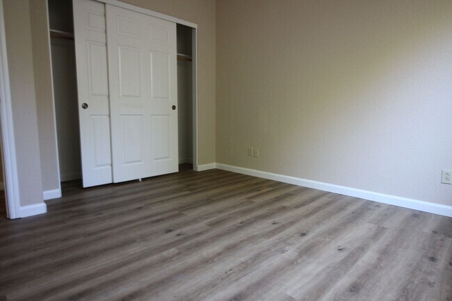 Building Photo - 4 Bedroom Home in Cloverdale