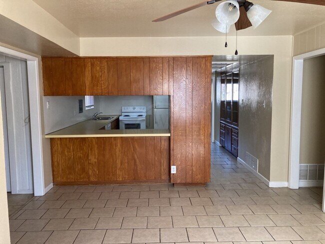 Building Photo - 1814 Crestridge Dr
