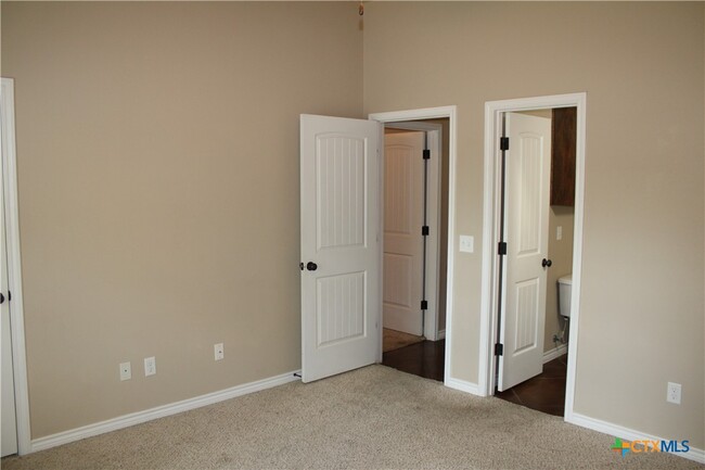 Building Photo - 621 Paseo del Plata Dr
