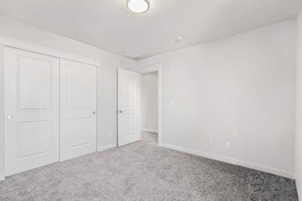 Building Photo - 286 E Chestnut St