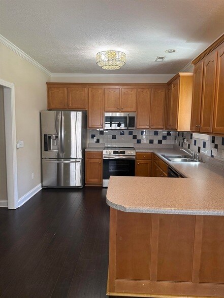 Building Photo - 2536 Blossom Trail W
