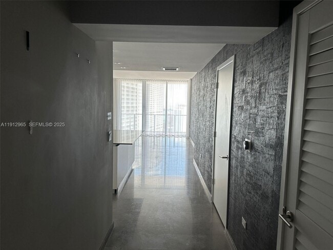 Building Photo - 68 SE 6th St