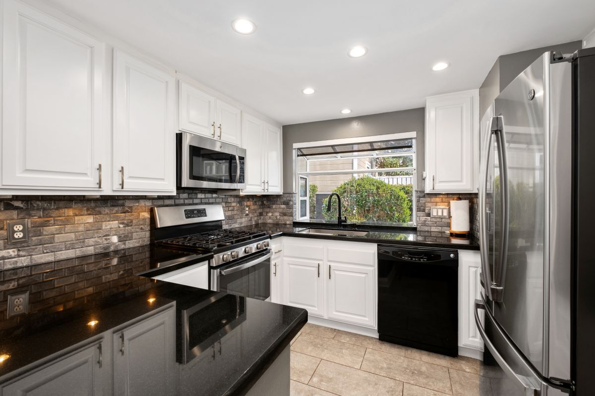 Building Photo - 7 Oak Spring Ln