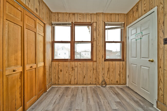 Building Photo - 3641 S Union Ave