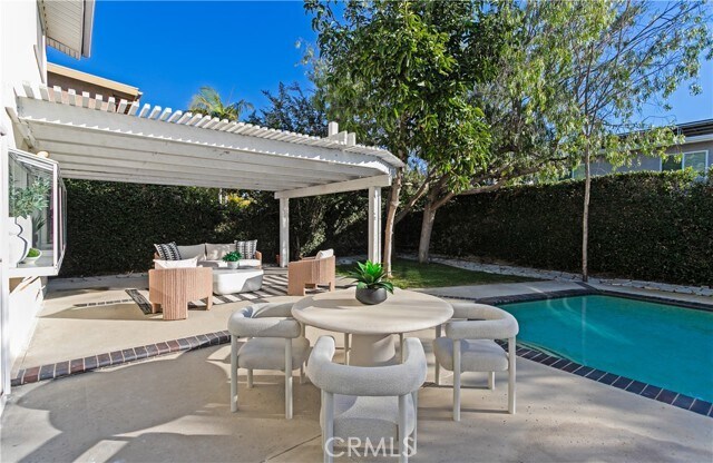 Building Photo - 9882 Kings Canyon Dr