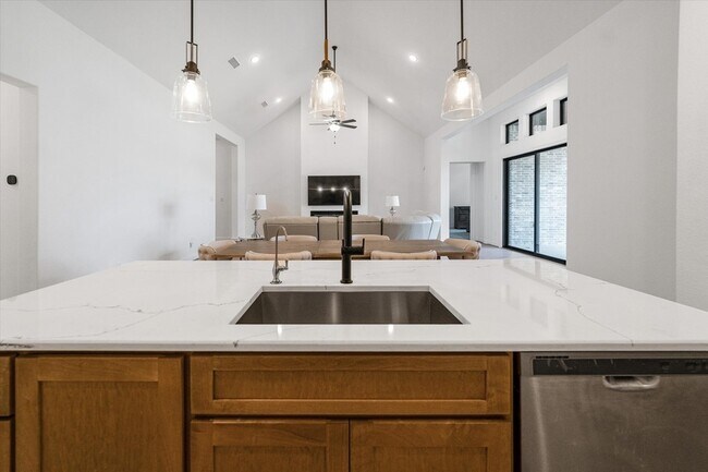 Building Photo - 20710 Via Giulia Ct