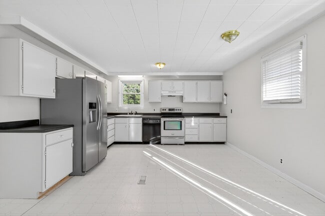 Building Photo - 9404 Locust Creek Rd