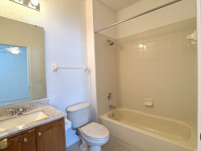 Building Photo - 1131 N Hampton Dr