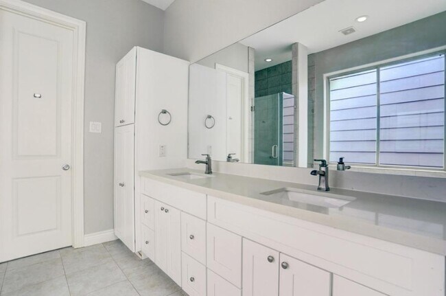 Building Photo - 8907 Spring Knoll Forest Dr