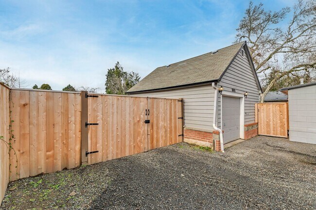 Building Photo - Charming Hillsboro Bungalow with RV Parking & Modern Upgrades!