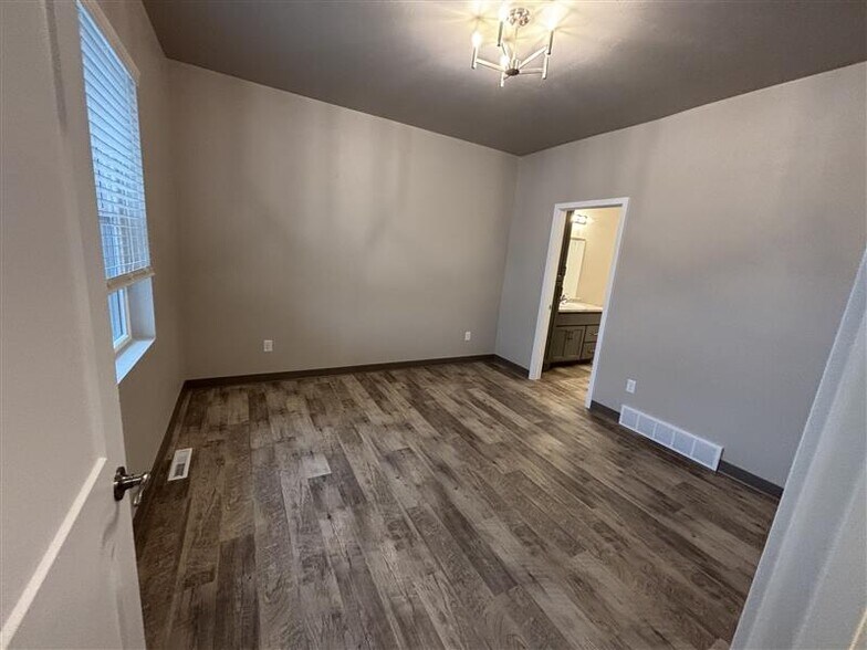 Building Photo - 363 Rising Star Ln