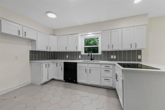 Building Photo - 3936 Piedmont Rd