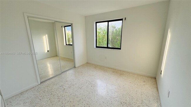 Building Photo - 1530 SW 2nd St