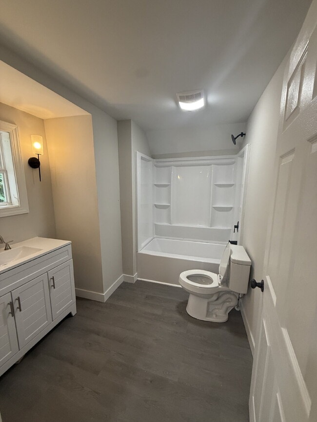 Building Photo - Updated One Bedroom in the heart of Lynchburg