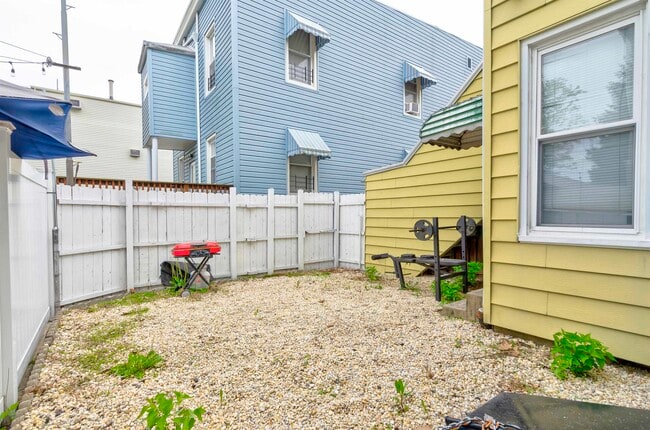 Building Photo - 164 Orient St