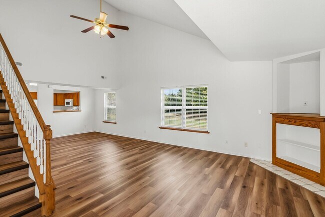 Building Photo - 1725-1727-1727 Louise Cir