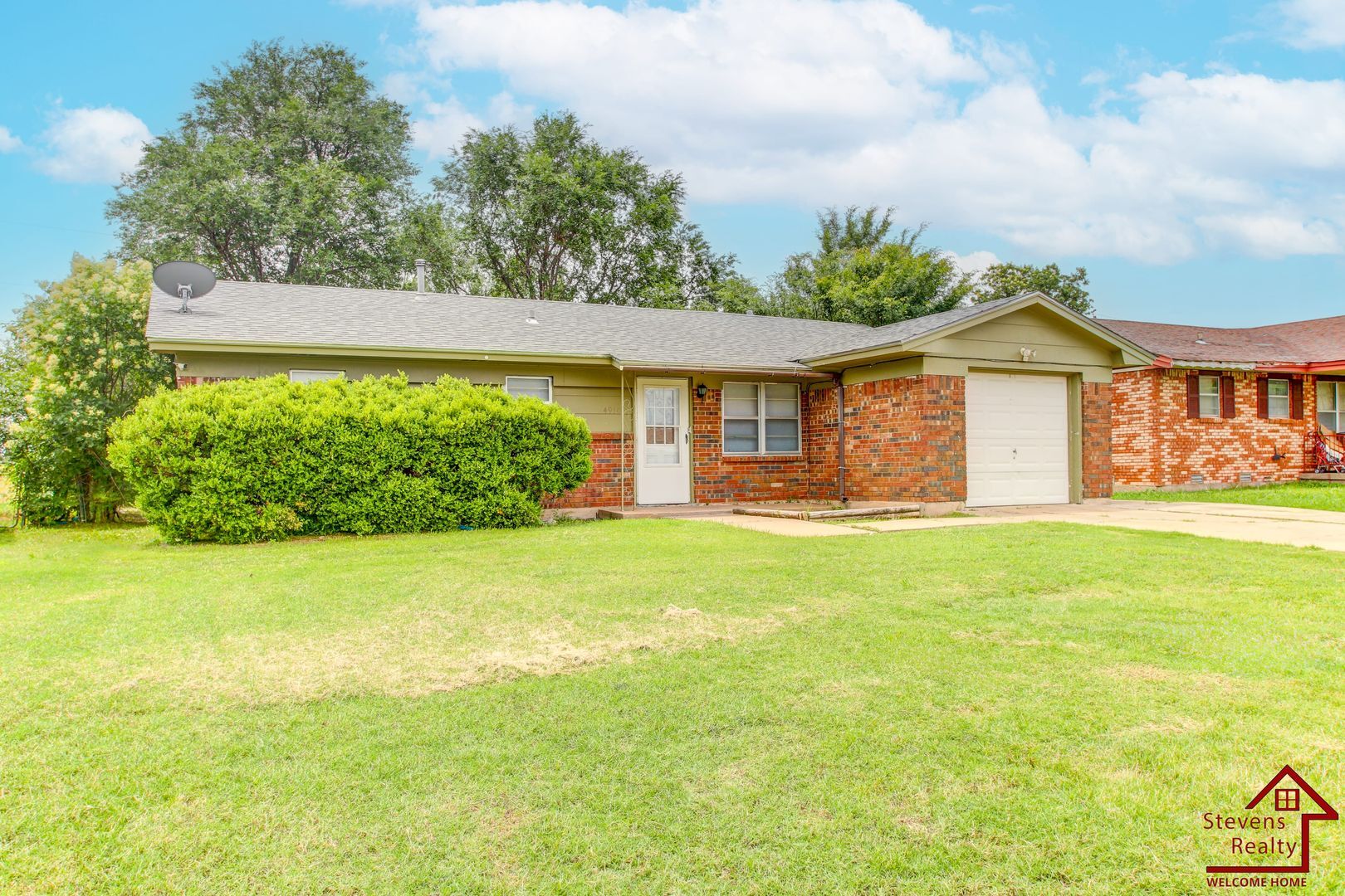 Building Photo - 4910 NW Pollard Ave