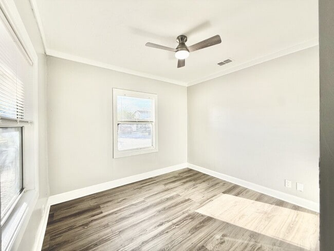 Building Photo - 1914 31st St S