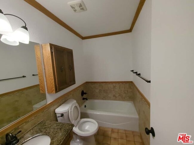 Building Photo - 6656 Swan St