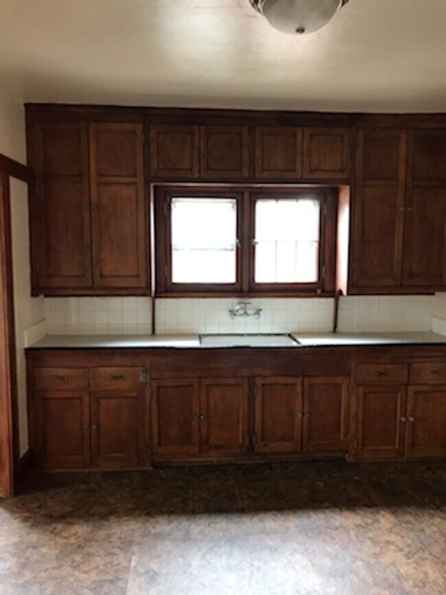 Building Photo - 4049 N Elmhurst Rd