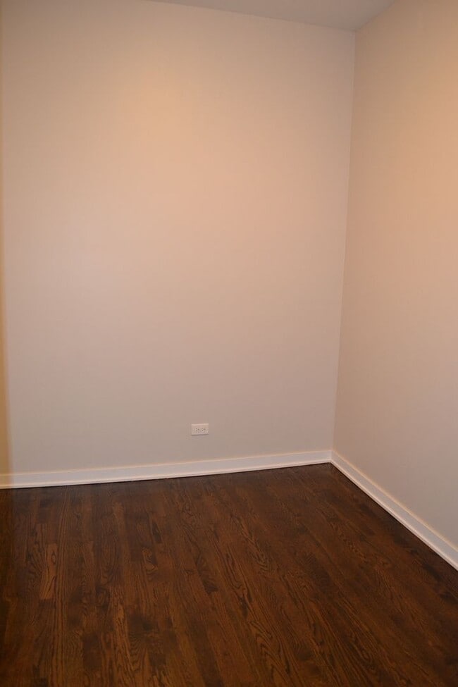 Building Photo - 3342 W Beach Ave