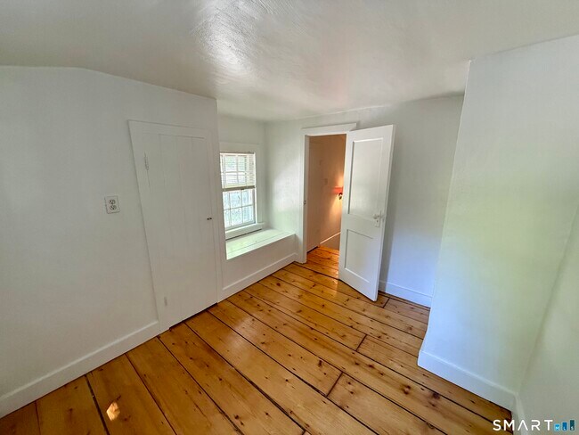 Building Photo - 154 Silvermine Ave