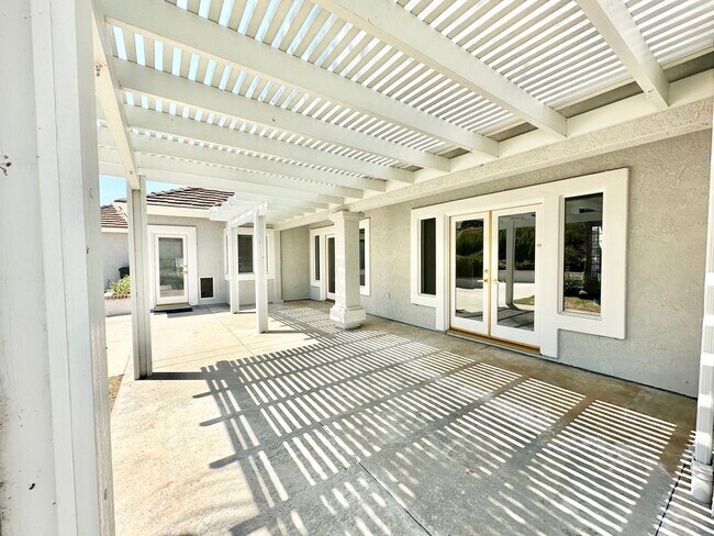 Building Photo - 4286 La Canada Rd
