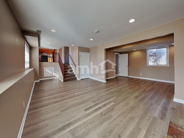 Building Photo - 1801 Winger Dr