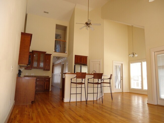 Building Photo - 220 Ruth Cir