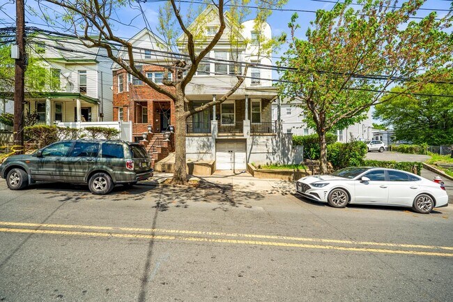 Building Photo - 32 Claremont Ave
