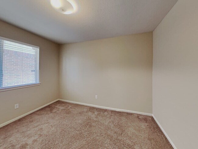 Building Photo - 18203 Gravenhurst Ln