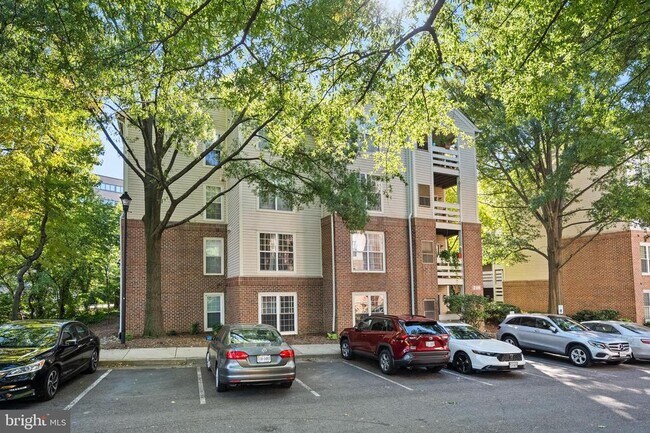 Building Photo - 240 S Reynolds St