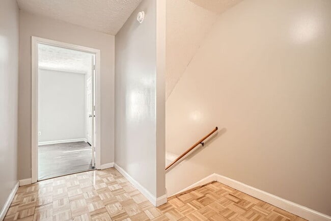 Building Photo - Charming 2-Bedroom Town Home for Rent in M...