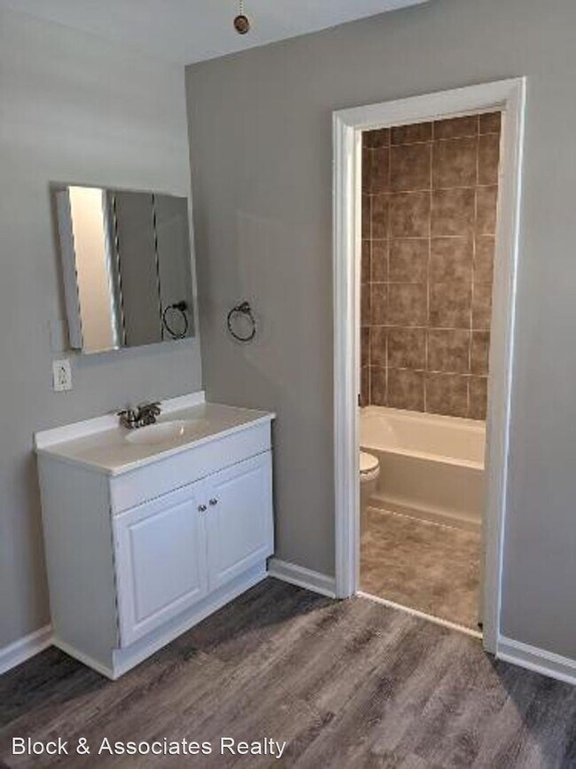 Building Photo - 1 br, 1 bath House - 909 East David Street...