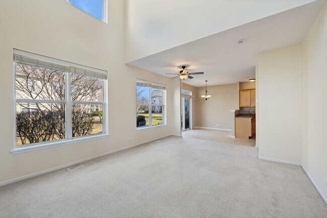 Building Photo - 2326 Sunshine Ln